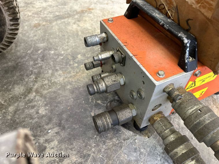 image for item MD9025 Husqvarna CS2512  wire saw