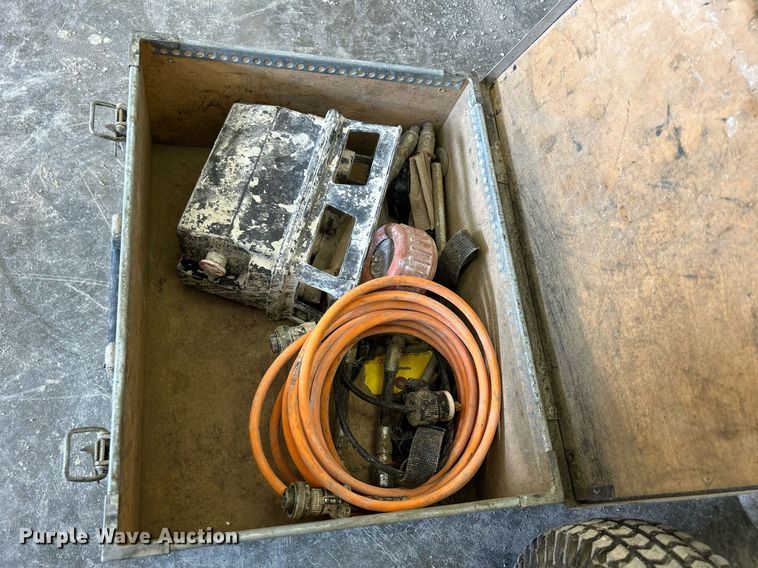 image for item MD9025 Husqvarna CS2512  wire saw