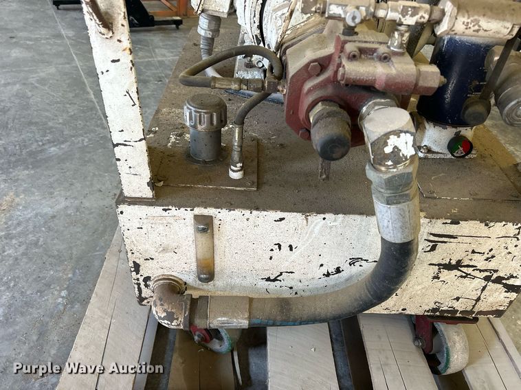 image for item MD9030 Diamond Products CB30E  hydraulic pump