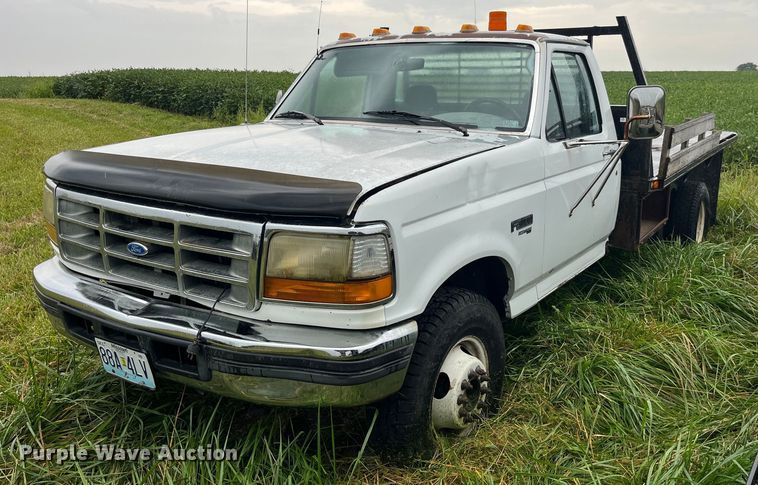 image for item MG9467 1996 Ford F450 Super Duty  flatbed truck