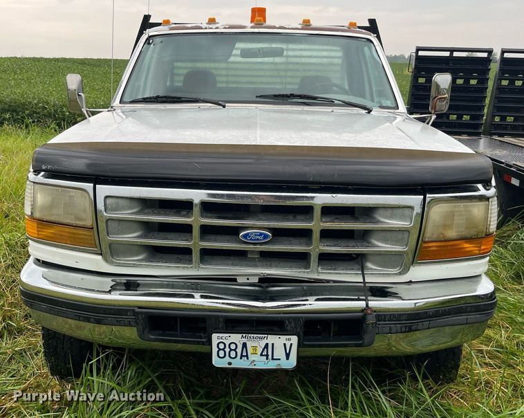 image for item MG9467 1996 Ford F450 Super Duty  flatbed truck