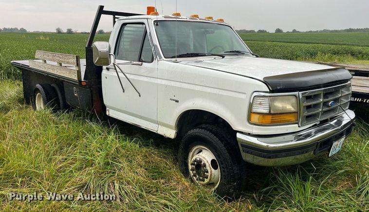 image for item MG9467 1996 Ford F450 Super Duty  flatbed truck