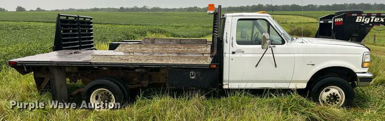 image for item MG9467 1996 Ford F450 Super Duty  flatbed truck