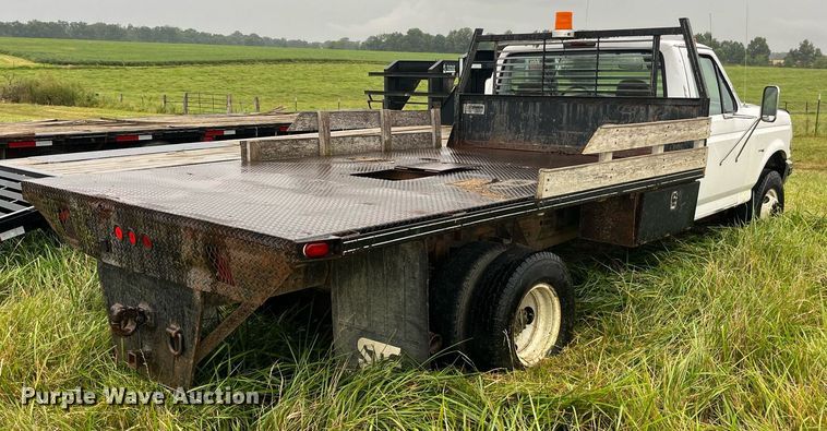 image for item MG9467 1996 Ford F450 Super Duty  flatbed truck