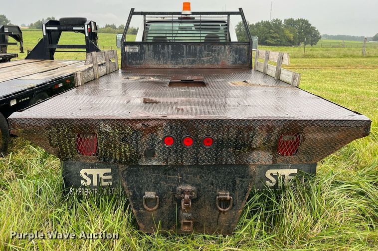 image for item MG9467 1996 Ford F450 Super Duty  flatbed truck