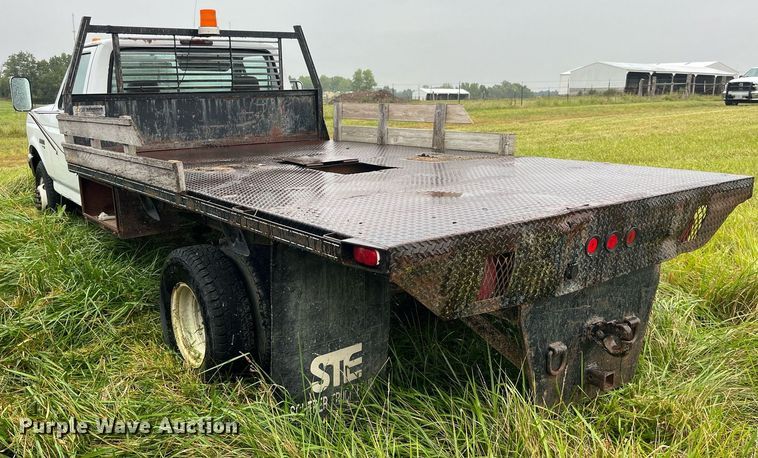 image for item MG9467 1996 Ford F450 Super Duty  flatbed truck