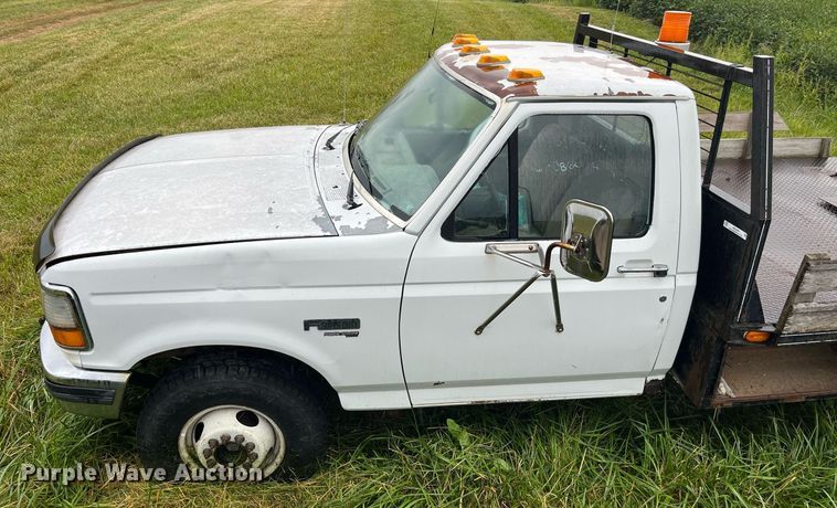 image for item MG9467 1996 Ford F450 Super Duty  flatbed truck