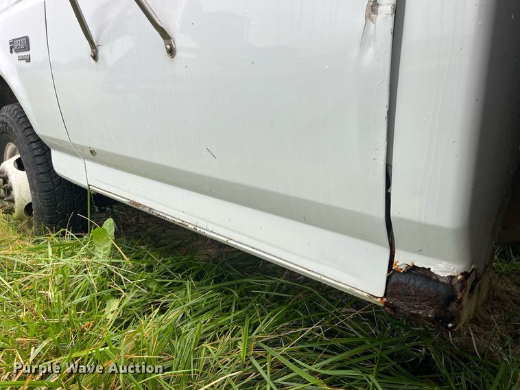 image for item MG9467 1996 Ford F450 Super Duty  flatbed truck