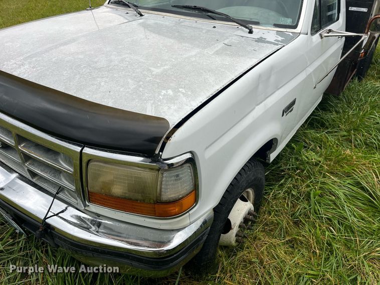 image for item MG9467 1996 Ford F450 Super Duty  flatbed truck