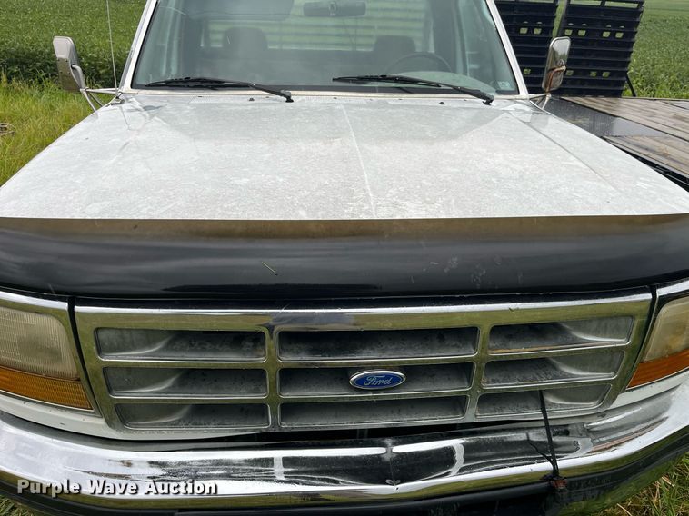 image for item MG9467 1996 Ford F450 Super Duty  flatbed truck