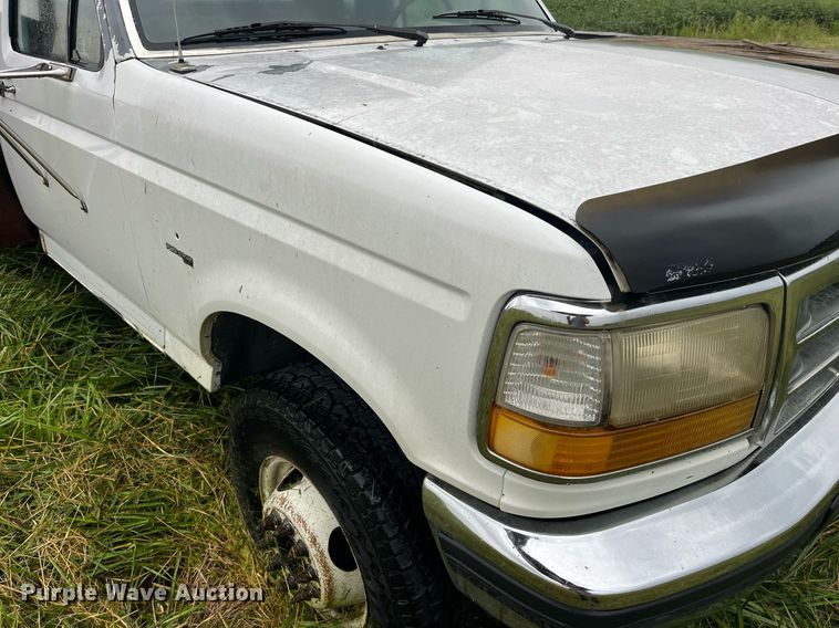 image for item MG9467 1996 Ford F450 Super Duty  flatbed truck