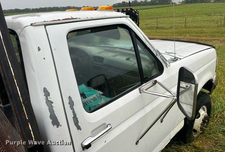 image for item MG9467 1996 Ford F450 Super Duty  flatbed truck