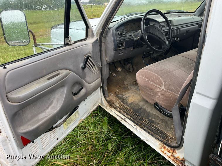 image for item MG9467 1996 Ford F450 Super Duty  flatbed truck