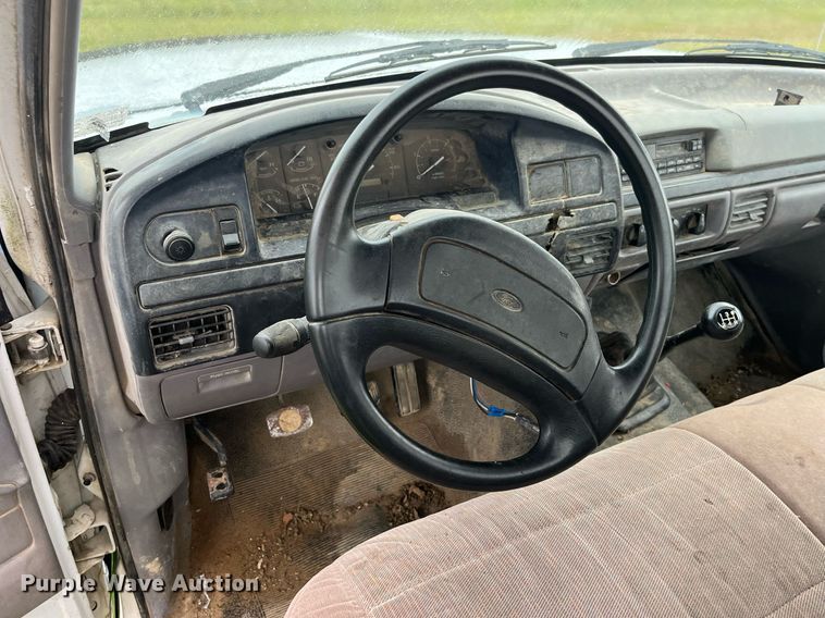 image for item MG9467 1996 Ford F450 Super Duty  flatbed truck