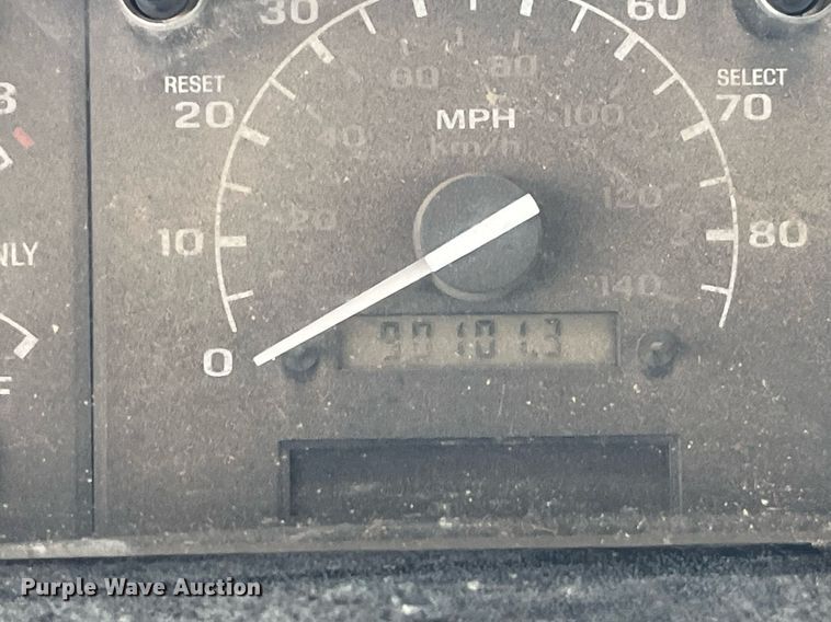 image for item MG9467 1996 Ford F450 Super Duty  flatbed truck