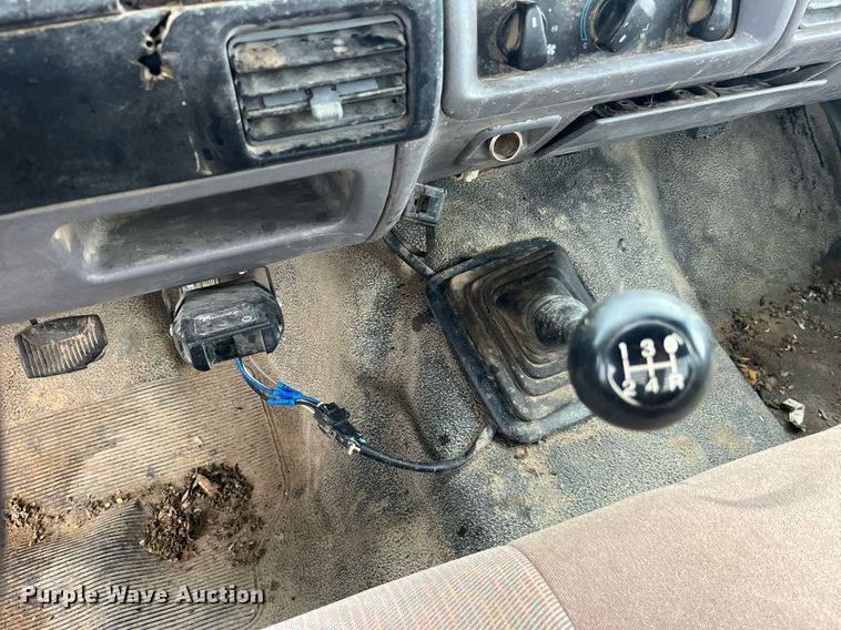 image for item MG9467 1996 Ford F450 Super Duty  flatbed truck