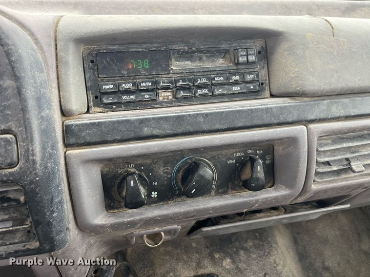 image for item MG9467 1996 Ford F450 Super Duty  flatbed truck