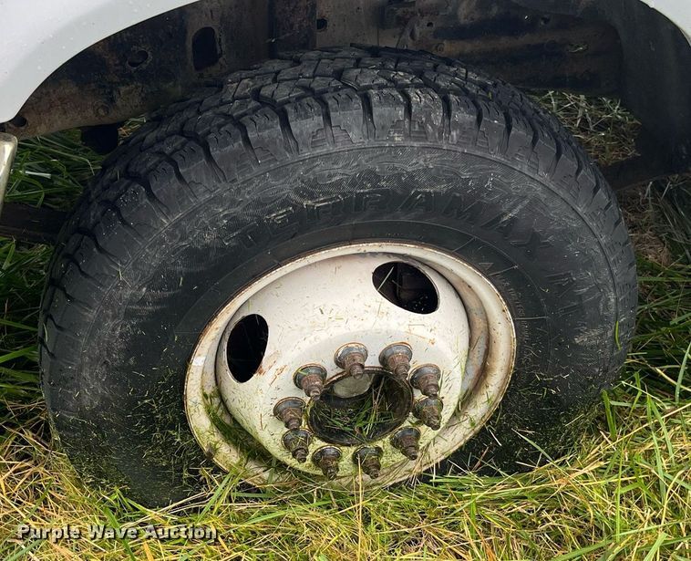 image for item MG9467 1996 Ford F450 Super Duty  flatbed truck