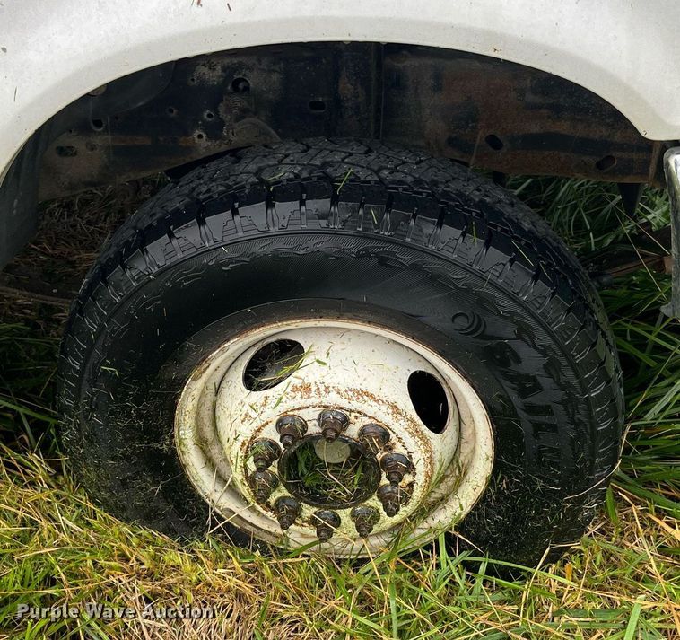 image for item MG9467 1996 Ford F450 Super Duty  flatbed truck