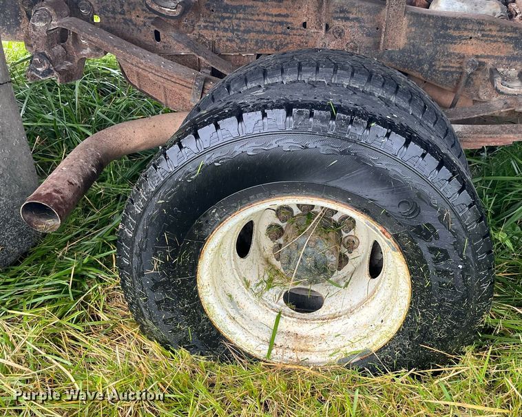 image for item MG9467 1996 Ford F450 Super Duty  flatbed truck