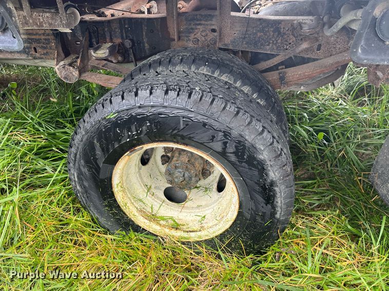 image for item MG9467 1996 Ford F450 Super Duty  flatbed truck