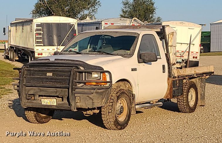 image for item MJ9331 2000 Ford F250 Super Duty  bale bed pickup truck