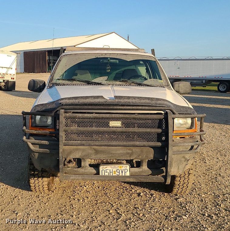 image for item MJ9331 2000 Ford F250 Super Duty  bale bed pickup truck