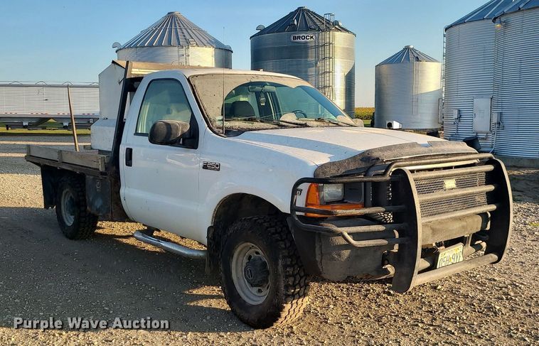 image for item MJ9331 2000 Ford F250 Super Duty  bale bed pickup truck