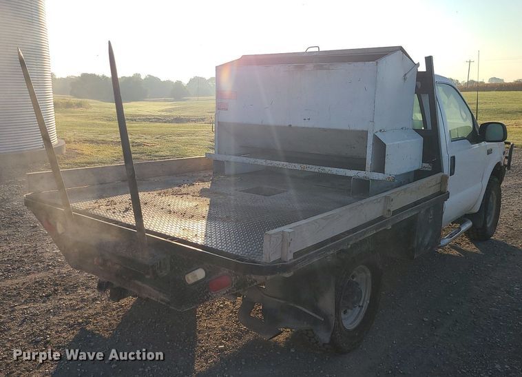 image for item MJ9331 2000 Ford F250 Super Duty  bale bed pickup truck
