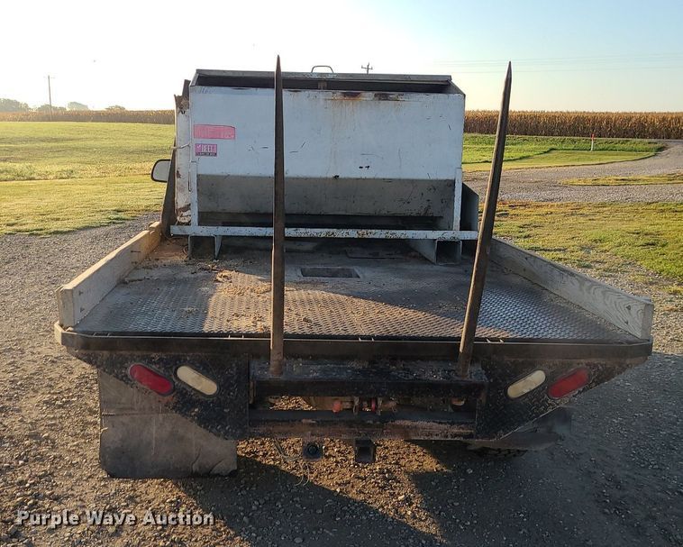 image for item MJ9331 2000 Ford F250 Super Duty  bale bed pickup truck