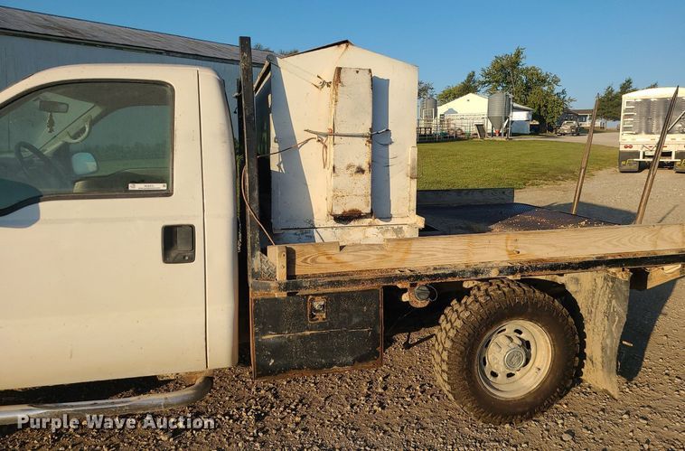 image for item MJ9331 2000 Ford F250 Super Duty  bale bed pickup truck