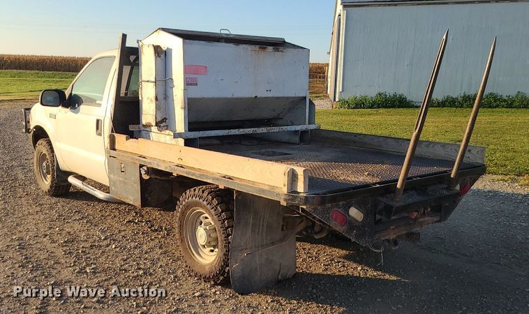 image for item MJ9331 2000 Ford F250 Super Duty  bale bed pickup truck