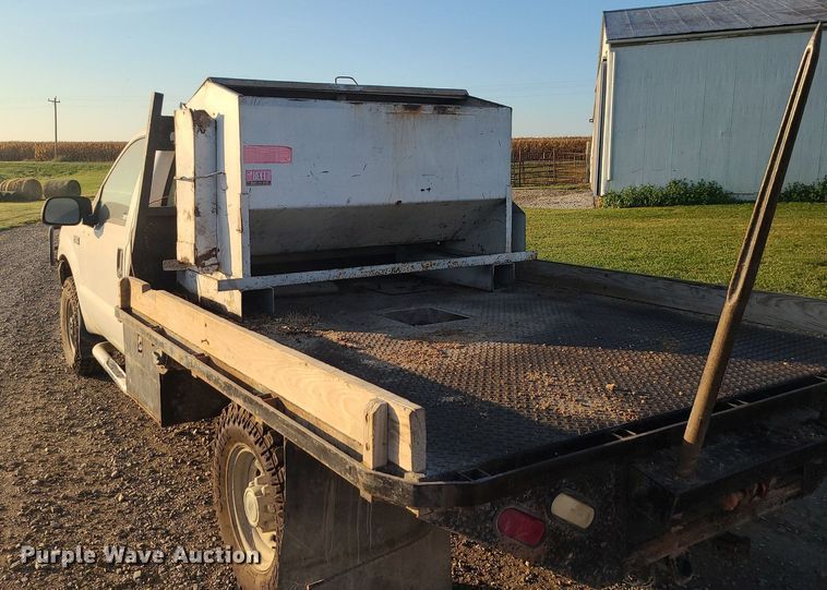 image for item MJ9331 2000 Ford F250 Super Duty  bale bed pickup truck