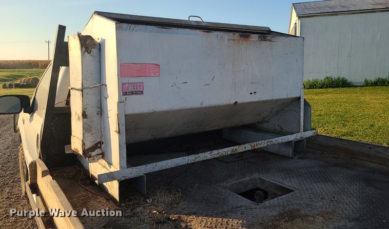 image for item MJ9331 2000 Ford F250 Super Duty  bale bed pickup truck