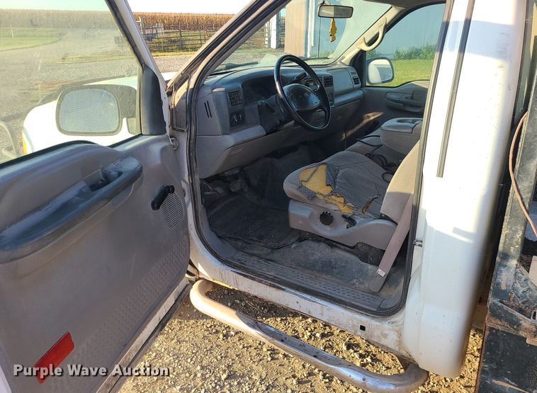 image for item MJ9331 2000 Ford F250 Super Duty  bale bed pickup truck