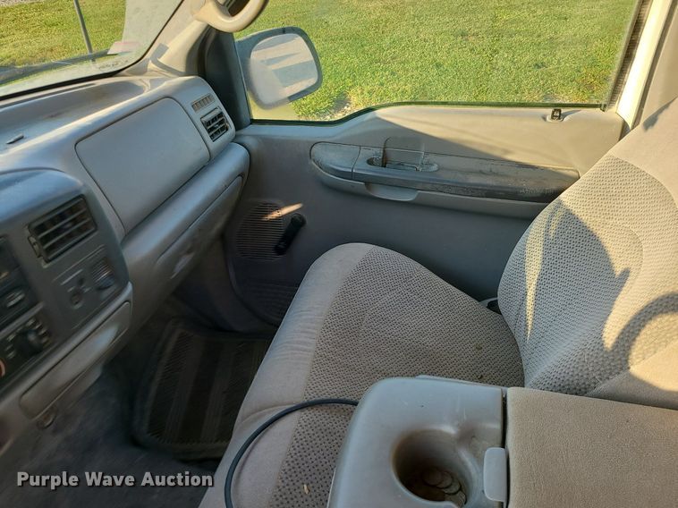 image for item MJ9331 2000 Ford F250 Super Duty  bale bed pickup truck