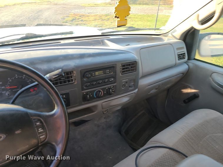 image for item MJ9331 2000 Ford F250 Super Duty  bale bed pickup truck