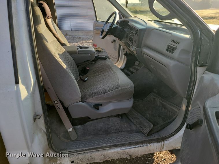 image for item MJ9331 2000 Ford F250 Super Duty  bale bed pickup truck