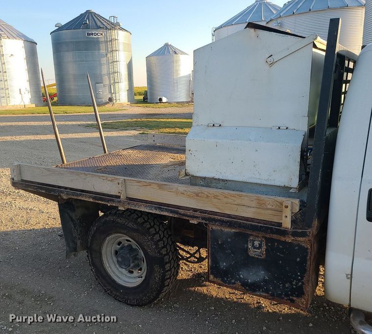 image for item MJ9331 2000 Ford F250 Super Duty  bale bed pickup truck