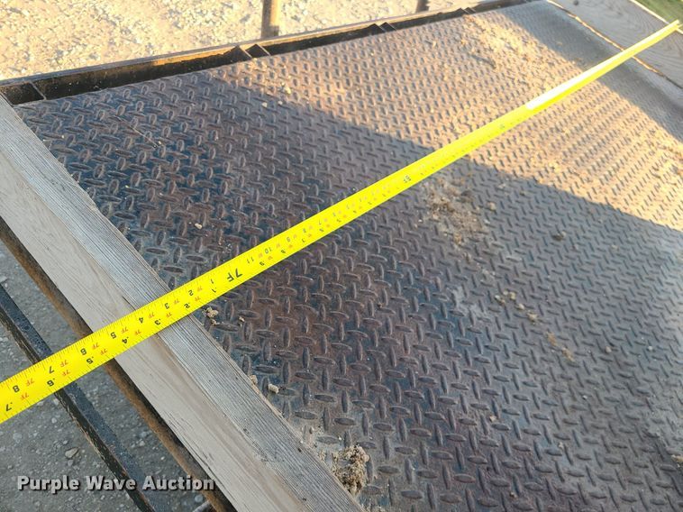 image for item MJ9331 2000 Ford F250 Super Duty  bale bed pickup truck