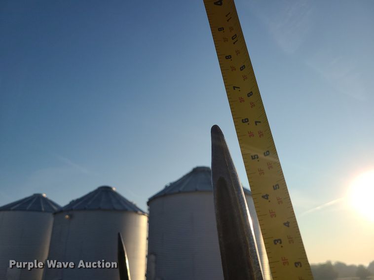 image for item MJ9331 2000 Ford F250 Super Duty  bale bed pickup truck