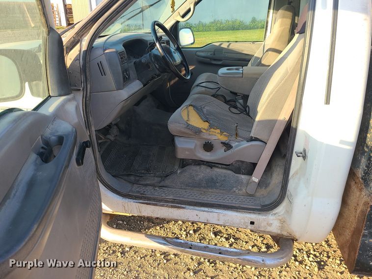 image for item MJ9331 2000 Ford F250 Super Duty  bale bed pickup truck