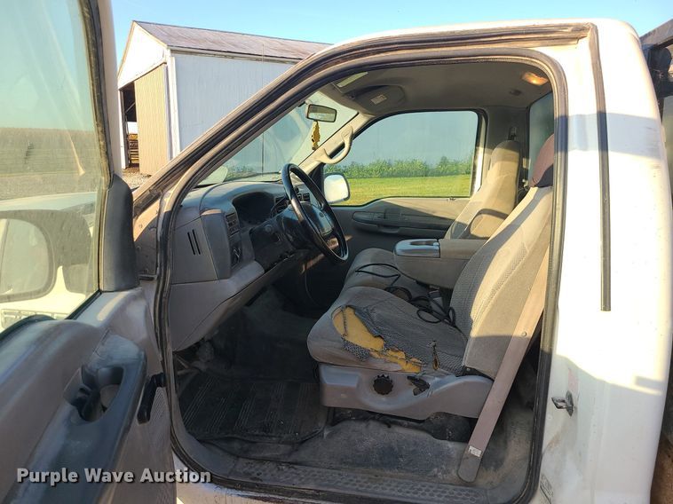 image for item MJ9331 2000 Ford F250 Super Duty  bale bed pickup truck