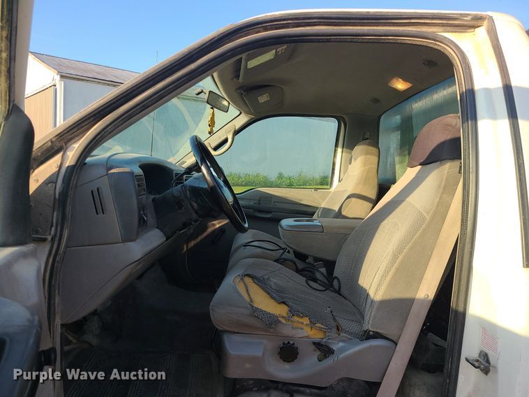 image for item MJ9331 2000 Ford F250 Super Duty  bale bed pickup truck