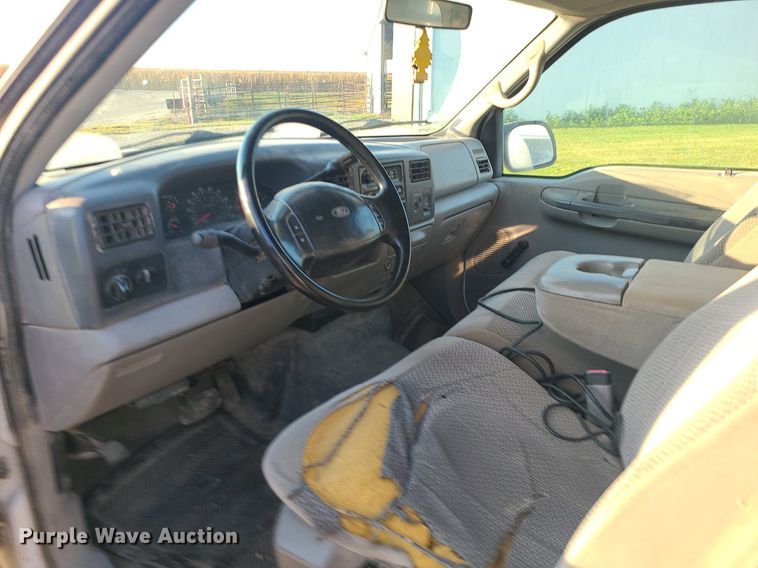 image for item MJ9331 2000 Ford F250 Super Duty  bale bed pickup truck