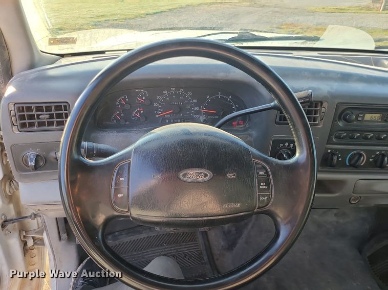 image for item MJ9331 2000 Ford F250 Super Duty  bale bed pickup truck