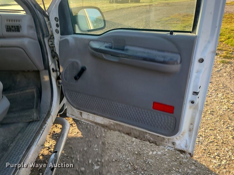 image for item MJ9331 2000 Ford F250 Super Duty  bale bed pickup truck