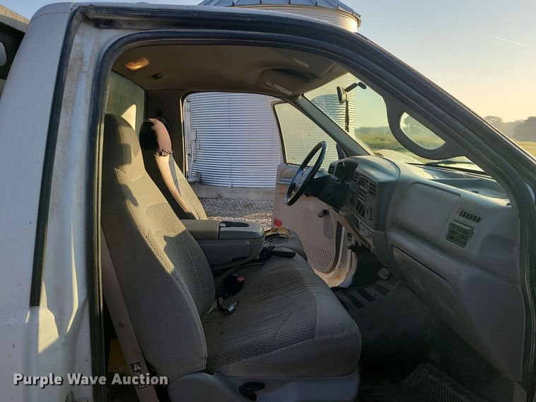 image for item MJ9331 2000 Ford F250 Super Duty  bale bed pickup truck