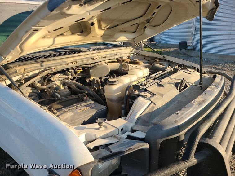 image for item MJ9331 2000 Ford F250 Super Duty  bale bed pickup truck