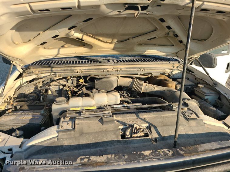 image for item MJ9331 2000 Ford F250 Super Duty  bale bed pickup truck